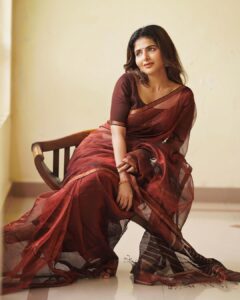 Iswarya Menon Instagram - Since you all like me in a saree 💋
This is for you ♥️
.
📷 @camerasenthil 
@jeevithamakeupartistry 
@thepallushop 
@aaranyarentaljewellery 
@rrajeshananda