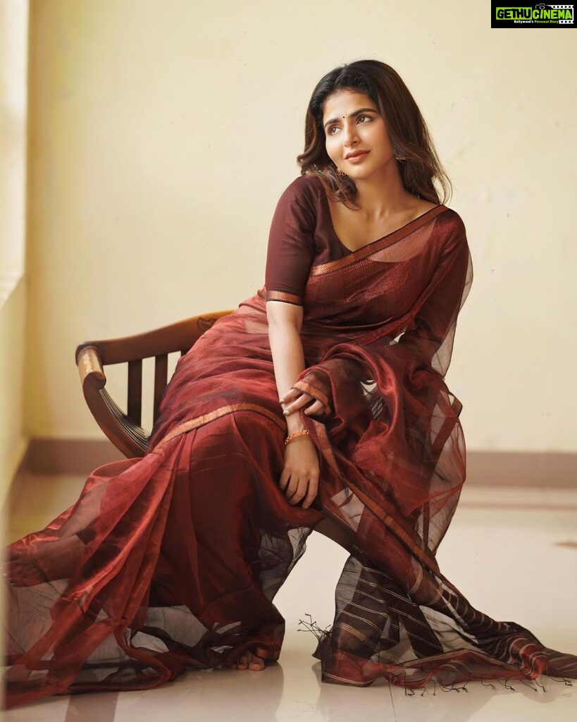 Iswarya Menon Instagram - Since you all like me in a saree 💋 This is for you ♥ . 📷 @camerasenthil @jeevithamakeupartistry @thepallushop @aaranyarentaljewellery @rrajeshananda