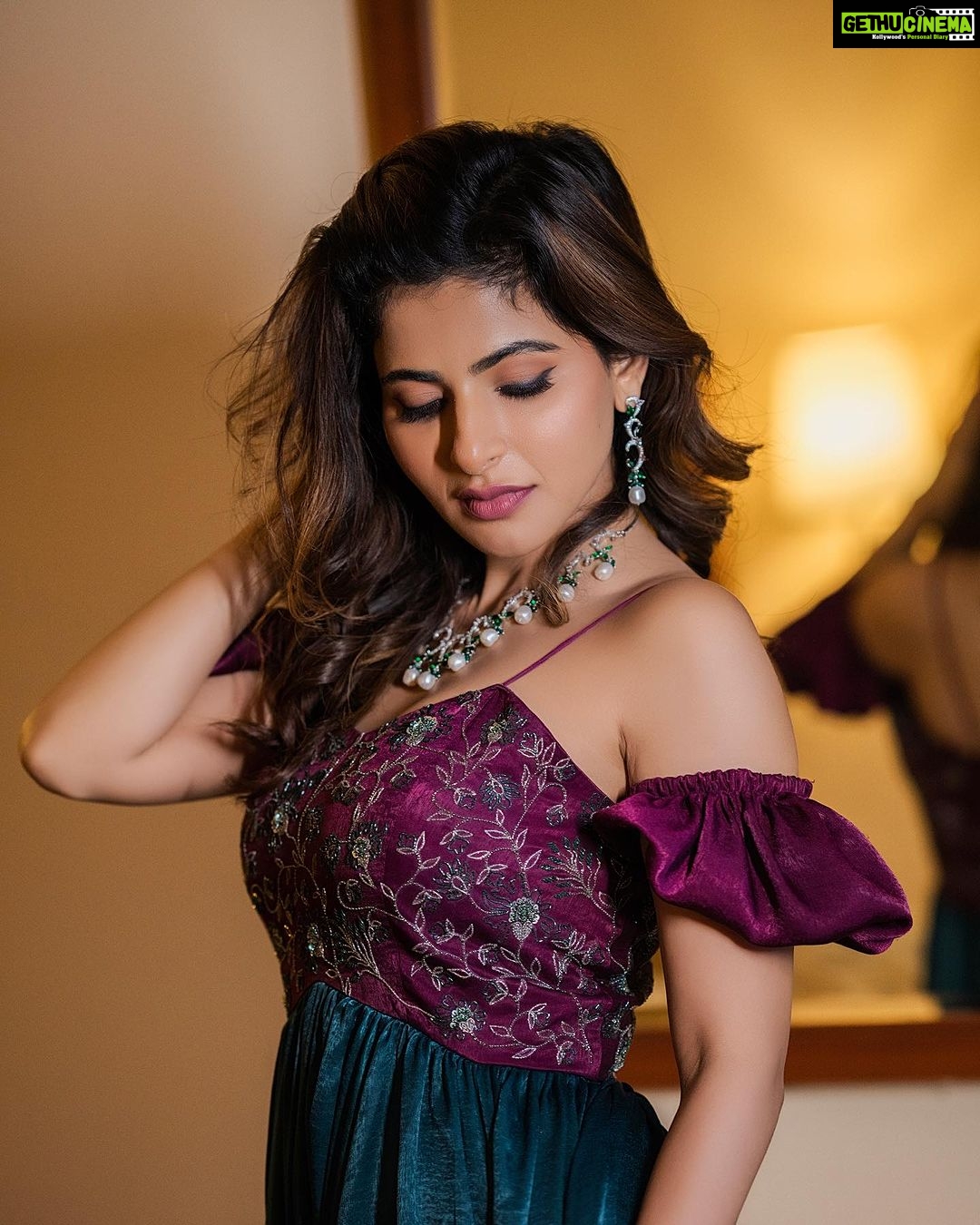 Iswarya Menon Instagram - Pictures that I love & dint see the light 🌞 . Styling by my sweet girl @saranya_raov 💕