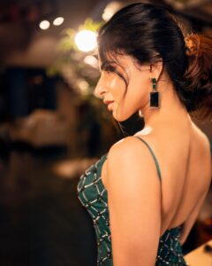 Iswarya Menon Instagram - Hiiii 🥰♥️
.
📷 - @storiesbypreetham 
Make up- @jiyamakeupartistry 
Hair -@marysbridalstudio 
Styling -@preethinarayanan 
@daisybridalofficial 
Location - @pepperfry_official