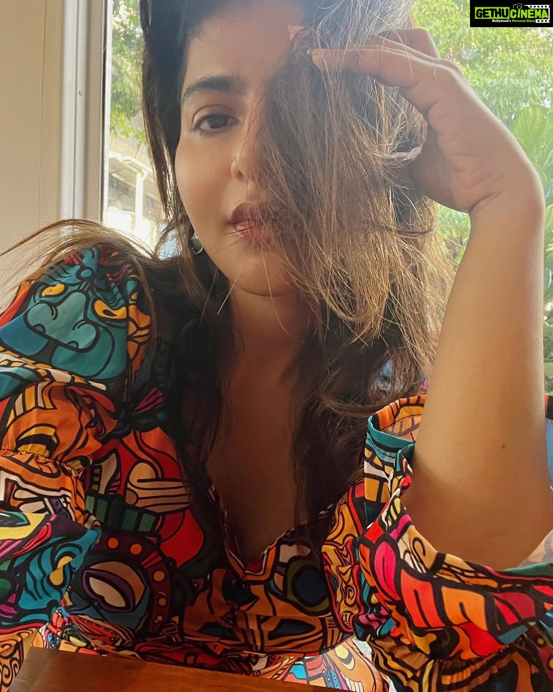 Iswarya Menon Instagram - Rainbow on my clothes literally 🌈😜 . #colourful #goodfoodgoodmood