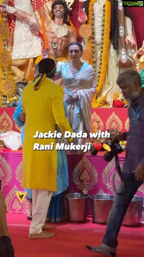 Jackie Shroff Instagram - Reposted from @viralbhayani Rani ji meets Jackie da and yess Durga Puja is getting fun ♥️! #ranimukherjee #jackie #jackieshroff