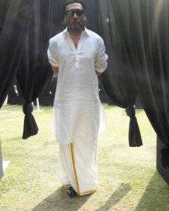 Jackie Shroff Instagram - Onashamsakal🙏💛

#onam
#kerala
#onamcelebration
#happyonam