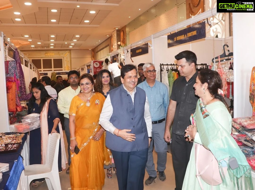 Jackie Shroff Instagram - I participated in the Ladies Entrepreneur Self Business Skill Exhibition, organized by the Jain International Women Organization South Mumbai Chapter at Avsar Banquet, Nana Chowk, Grant Road. As a government, we are dedicated to supporting initiatives that foster skill development. A skill-based approach to employment and entrepreneurship is crucial in the current scenario. I congratulate @dr.manjulodha and team for successful organisation of this exhibition. Actor @apnabhidu, @beinggauravprateek, @neilnitinmukesh and Shrimati @rukminineilmukesh Were also present during the inauguration! #Entrepreneur #SelfBusiness #SkillExhibition #womenempowerment Avsar Hall,Grant Road