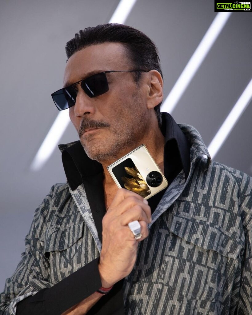 Jackie Shroff Instagram - Are you ready to experience the #OPPOFindN3Flip-the hero of flip phones. #TheBestFlip is here, grab yours bhidu😎