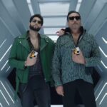 Jackie Shroff Instagram - Two eras, one incredible flip! Here's #TheBestFlip in town! #OPPOFindN3Flip Who are you repping? @apnabhidu or @siddhantchaturvedi #MadeToBeIconic