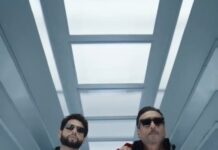Jackie Shroff Instagram - Two eras, one incredible flip! Here's #TheBestFlip in town! #OPPOFindN3Flip Who are you repping? @apnabhidu or @siddhantchaturvedi #MadeToBeIconic