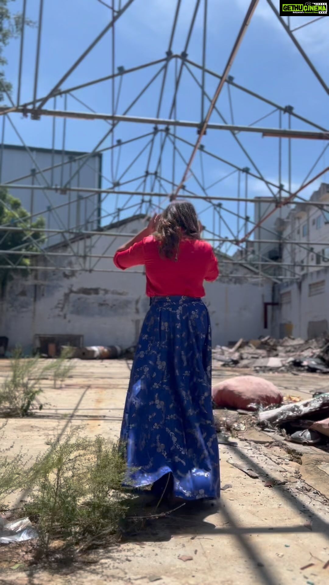 Jacqueline Fernandas Instagram - Go with the flow 🦋