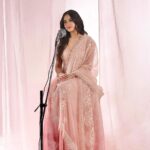 Jannat Zubair Rahmani Instagram - मैं मर भी जाऊँ तो वतन ये याद रहेगा सदियों से है आबाद और आबाद रहेगा मिट्टी में है जो इसकी महक और ना कहीं मेरे खून का हर कतरा ज़िंदाबाद कहेगा । Happy Independence Day 🇮🇳 Jai Hind Stylist : @styledbysujata Assisted by : @ramnanisaloni @sia_03_ Outfit : @rashita_sehra