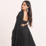 Jannat Zubair Rahmani Instagram - What jhumka?🖤 Stylist: @styledbysujata Assisted by: @sia_03_ Outfit : @studio.mikukumar Jewellery @g.notj @kanika_rana_fine_jewellery