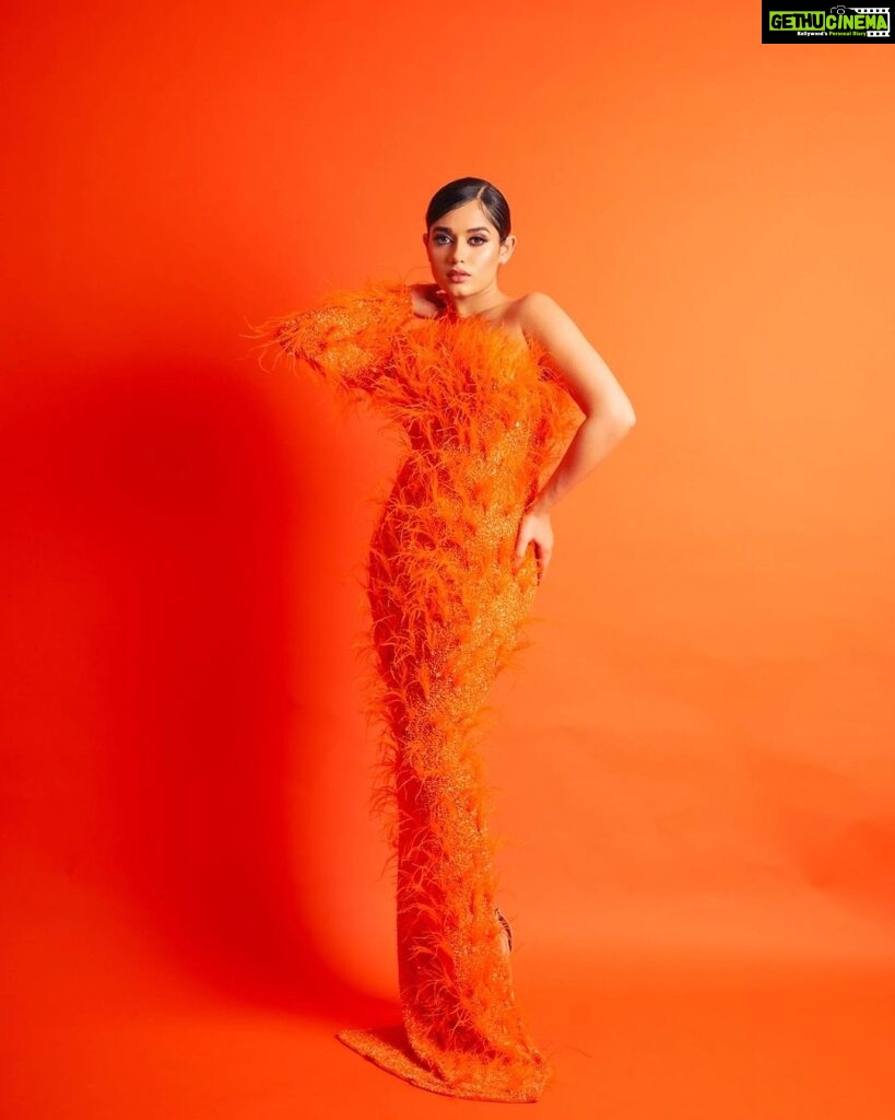 Jannat Zubair Rahmani Instagram - Feeling orange for Grazia 🍊 Outfit @chiselbymr Stylist @styledbysujata Earring @kiwibymusskan_jewelry Makeup @makeupbysurbhik 📸 @smileplease_25