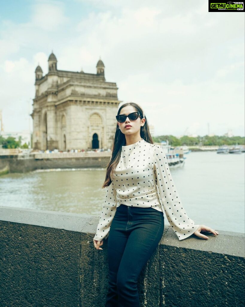 Jannat Zubair Rahmani Instagram - Once upon a time in Mumbai 🖤
