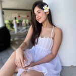 Jannat Zubair Rahmani Instagram - ❔🥤❔🤍 📍@pullmanphuketpanwa @pickyourtrail Styled by @styledbysujata Outfit : @bhashitajaiswal Pullman Phuket Panwa Beach Resort