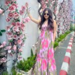 Jannat Zubair Rahmani Instagram – In my happy girl era 💖

Outfit @selectandyou
Handcuf @womencode.in 
Stylist @styledbysujata Phuket