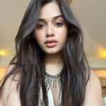 Jannat Zubair Rahmani Instagram - She comes alive in the summer time ☀️ 📍@pullmanphuketpanwa @pickyourtrail Outfit : @shubhshreestudios Stylist : @styledbysujata Pullman Phuket Panwa Beach Resort