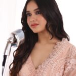 Jannat Zubair Rahmani Instagram - मैं मर भी जाऊँ तो वतन ये याद रहेगा सदियों से है आबाद और आबाद रहेगा मिट्टी में है जो इसकी महक और ना कहीं मेरे खून का हर कतरा ज़िंदाबाद कहेगा । Happy Independence Day 🇮🇳 Jai Hind Stylist : @styledbysujata Assisted by : @ramnanisaloni @sia_03_ Outfit : @rashita_sehra