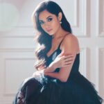 Jannat Zubair Rahmani Instagram - We’re worth it ❤️ Styled by - @shereenlovebug Outfit - @deepikaaroralabel Jewellery - @kushalsfashionjewellery Assisted by: @snehhasuresh @riaasthana HMU - @blendingiscardio 📍- @goodcreatorco Furniture @eombymalaika