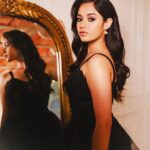 Jannat Zubair Rahmani Instagram - We’re worth it ❤️ Styled by - @shereenlovebug Outfit - @deepikaaroralabel Jewellery - @kushalsfashionjewellery Assisted by: @snehhasuresh @riaasthana HMU - @blendingiscardio 📍- @goodcreatorco Furniture @eombymalaika
