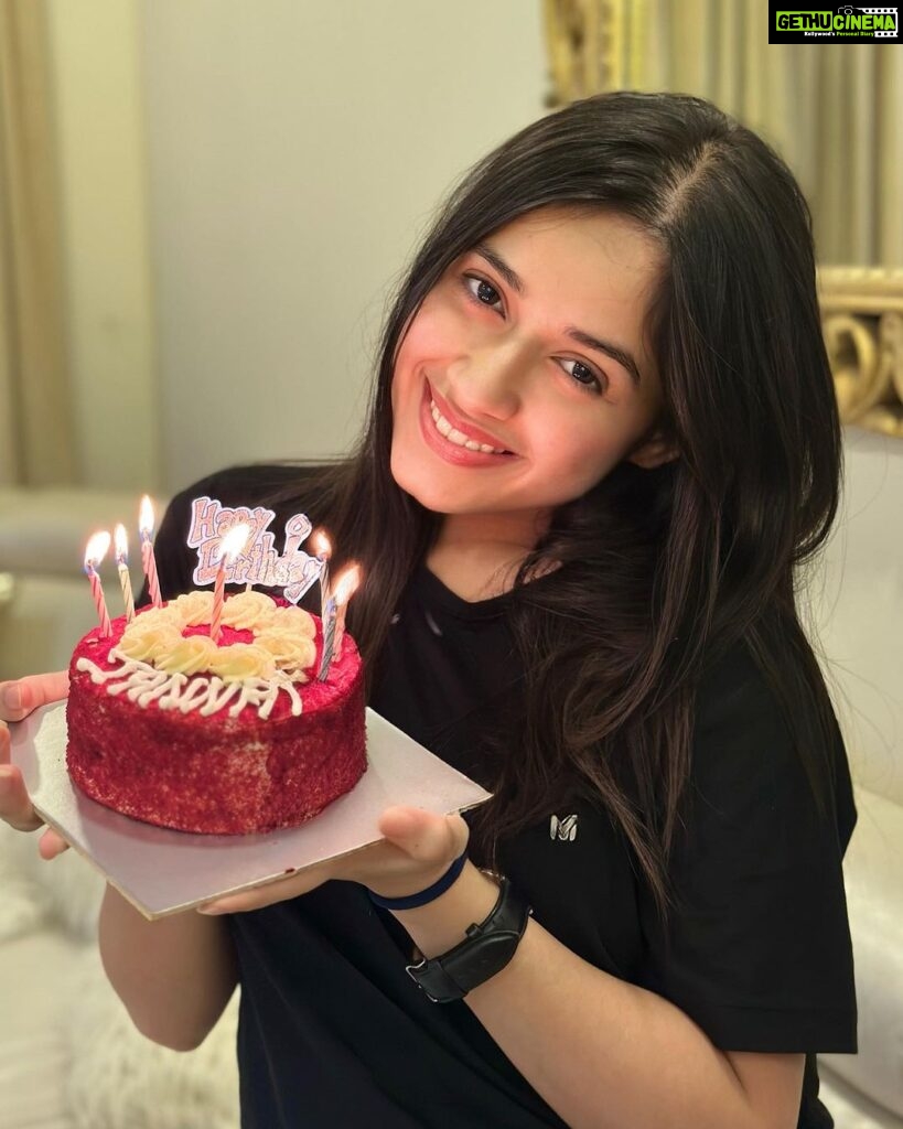 Jannat Zubair Rahmani Instagram - Issa happy happy birthday 💃🏻