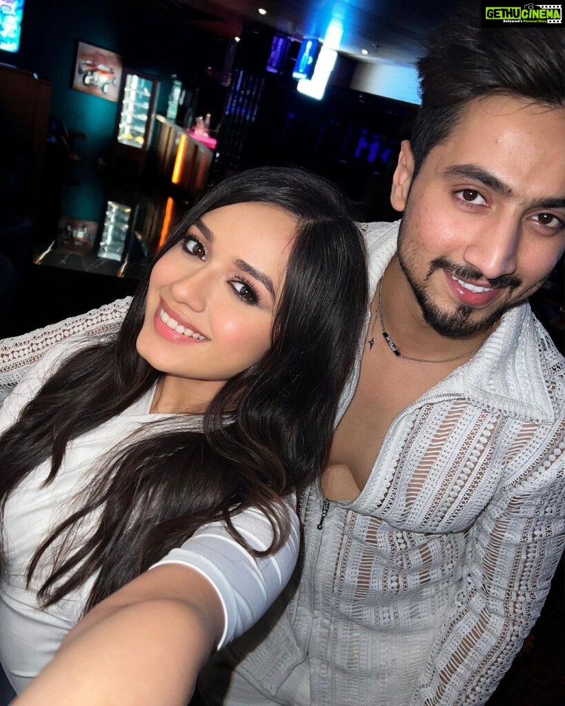 Jannat Zubair Rahmani Instagram - May happiness bloom in your heart all year long. Wishing you a never-ending pattern of peace and joy. Happy Birthdayyy 🧸