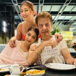 Jasleen Matharu Instagram - Happy Anniversary mom dad ❤️💋 #35yearsoftogetherness❤️