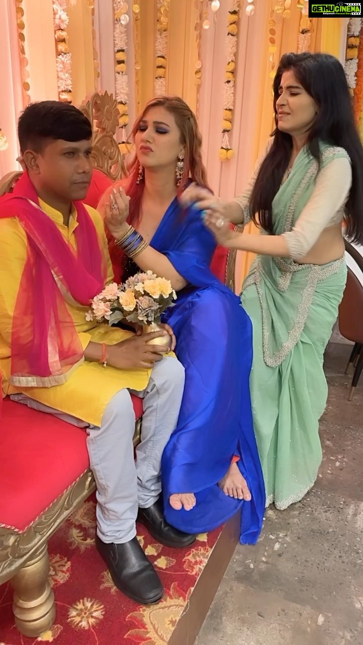 Jasleen Matharu Instagram - Mujhe bhi Sachin chahiye β€οΈπ @shikhamalhotraofficial π€ͺ Location @shaadimubarak_restaurant π #trending #trendingsongs #trendingreels #sachin #seemahaider #funny #dance #hot #bollywood #bollywoodsongs #saree #hotsaree