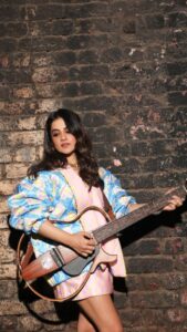 Jasleen Royal Instagram - Life comes full circle ✨️
Reflecting on my journey from the auditions in Mumbai many years ago as a contestant in my teens to being a guest on India’s Got Talent... from listening to chartbusters to my songs becoming one with all your love. It’s been a remarkable few years filled with alooootttt of hard work and heartbreaks but also some incredible experiences. A reminder that persistence and dedication can lead to amazing opportunities and dreams do turn to reality ✨💙

Thank you everyone from the bottom of my heart who has been a part of my journey and to my audience who has always been extremely supportive.

#Heeriye #ArijitSingh #DulquerSalmaan #indiasgottalent #mondaymotivation

Outfit by @papadontpreachbyshubhika