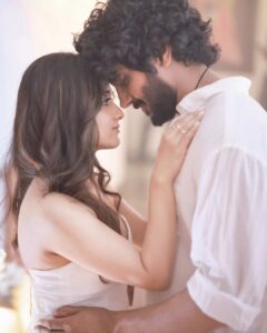 Jasleen Royal Instagram - A love story will be rewritten tomorrow ❤️ - #Heeriye 
One day to go!

#ComingSoon #JasleenRoyal #DulquerSalmaan #ArijitSingh #NewSong #LoveSong

@warnermusicindia @arijitsingh @taanitanvir @maahir_as @kaushal_dp @vaishalib2907 @gauravxwadhwa @shwvenkat @dipak_d_bhosale @manjotroyal