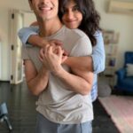 Jasleen Royal Instagram - Ranveer and I are so overwhelmed to see #SangRahiyo hit the top song charts out of the blue. It was shot in my home with a bunch of friends. No marketing nothing! Only love ❤️ This happening now after almost 3 years of its release when I get ready to drop the biggest single of my career in a few days means a lot. Thank you to each listener from the bottom of my heart 😇