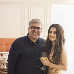 Jasleen Royal Instagram - Friends can help you achieve anything ♥️
Celebrating Heeriye's success with the people who made it possible. My heart is full ♥️