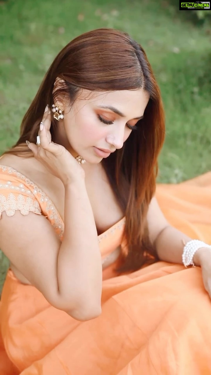 Jiya Shankar Instagram - Khayalon ka shehar tu jaane tere hone se hi aabaad hai β¨π€ Videographer :@akshayphotoartist Outfit: @devnaagri Stylist: @anamikajain__ Jewellery- @gewelsbymona Location- @theforestclubresort @zuperhotels Artist Reputation Management : @oceanmediapr