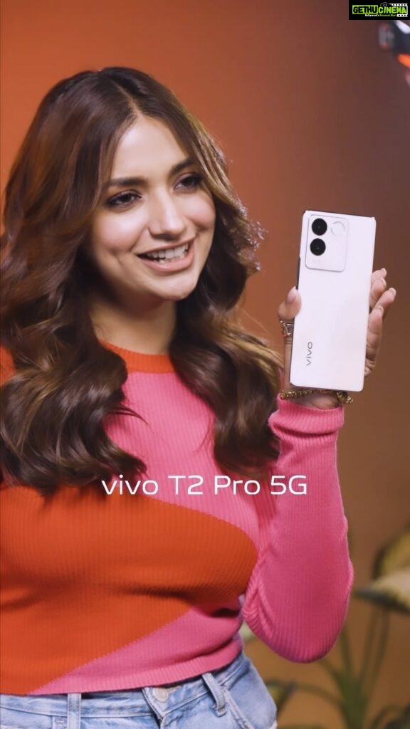 Jiya Shankar Instagram - Why bother with free opinions from random folks when you’ve got the power of @vivo_india brand-new vivo T2 Pro 5G by your side, perfect for an actor’s blockbuster life! ✨ Say goodbye to audition jitters and hello to confident screen tests with the vivo T2 Pro 5G’s 64MP OIS camera, designed to turn every on the move shot into stable shot and with its lightning-fast Turbo processor, your tasks will glide as smoothly as your on-screen performances, #GetSetTurbo Next time you’re on set, tired of the online chatter, just tell yourself, #WeGotThisBro Lights, camera, action! 🎬