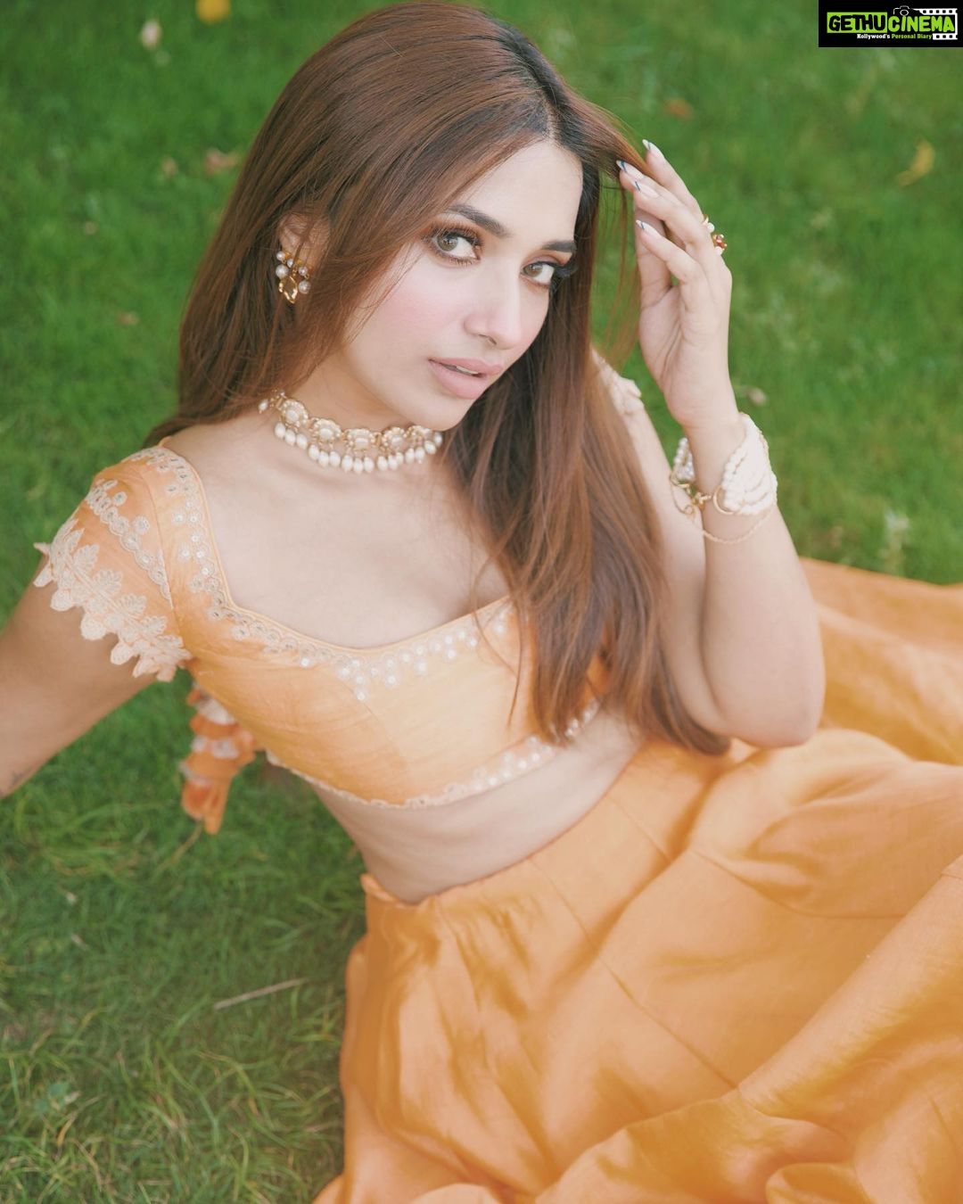 Jiya Shankar Instagram - Hella heart eyes for you ππ₯° Photographer :@akshayphotoartist Outfit: @devnaagri Stylist: @anamikajain__ Jewellery- @gewelsbymona Location- @theforestclubresort @zuperhotels Artist Reputation Management : @oceanmediapr