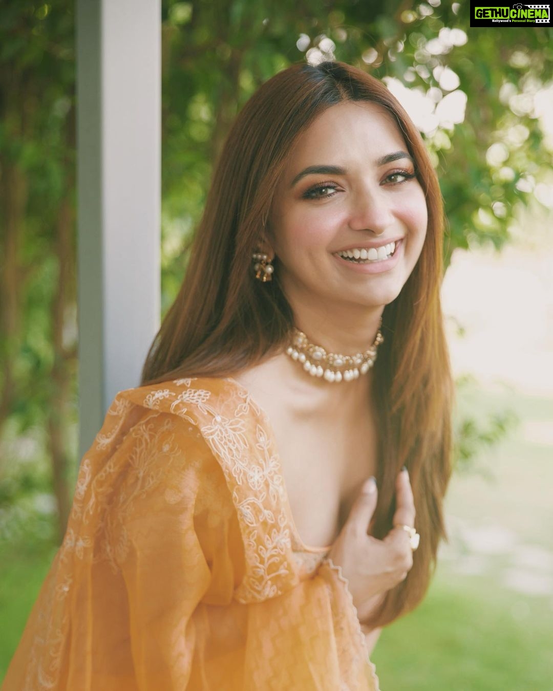 Jiya Shankar Instagram - Hella heart eyes for you ππ₯° Photographer :@akshayphotoartist Outfit: @devnaagri Stylist: @anamikajain__ Jewellery- @gewelsbymona Location- @theforestclubresort @zuperhotels Artist Reputation Management : @oceanmediapr