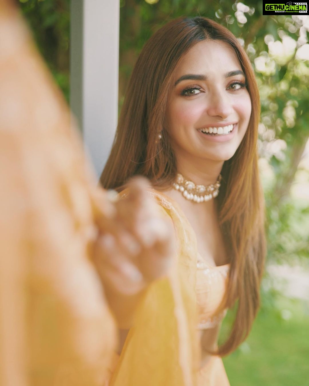 Jiya Shankar Instagram - Hella heart eyes for you ππ₯° Photographer :@akshayphotoartist Outfit: @devnaagri Stylist: @anamikajain__ Jewellery- @gewelsbymona Location- @theforestclubresort @zuperhotels Artist Reputation Management : @oceanmediapr