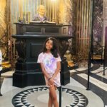 Juhi Parmar Instagram - The world of imagination and fantasy in which Samairra has spent upteen hours, the most awaited part of this vacation was spending time in Harry Potter World at Universal Studios. I was excited for her to see it and see her reaction and for her it was like actually being a part of Harry Potter, she just couldn’t believe it. It’s special when one can make dreams come true and for kids their world of imagination is so beautiful, I can’t share with you in words how beautiful it was to see Samairra’s world of imagination open up in front of her eyes! Truly magical 🧙‍♀️ #harrypotter #dreamcometrue #happy #grateful #checklist #excited Universal Studios Orlando