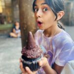 Juhi Parmar Instagram - The world of imagination and fantasy in which Samairra has spent upteen hours, the most awaited part of this vacation was spending time in Harry Potter World at Universal Studios. I was excited for her to see it and see her reaction and for her it was like actually being a part of Harry Potter, she just couldn’t believe it. It’s special when one can make dreams come true and for kids their world of imagination is so beautiful, I can’t share with you in words how beautiful it was to see Samairra’s world of imagination open up in front of her eyes! Truly magical 🧙‍♀️ #harrypotter #dreamcometrue #happy #grateful #checklist #excited Universal Studios Orlando