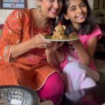 Juhi Parmar Instagram - Ganesh ji is at the beginning of anything new that we do in our lives, and truly He is everywhere! Samairra loves making her own little Gannu every year and so here we are making our Ganpati and this time it’s made right from the kitchen, from atta. Ganpati Bappa Morya!!!!! #ganesh #ganesha #ganeshchaturthi #ganeshutsav #ganeshfestival #ecofriendly #diy #reels #reelsvideo #reelitfeelit #reelsinstagram