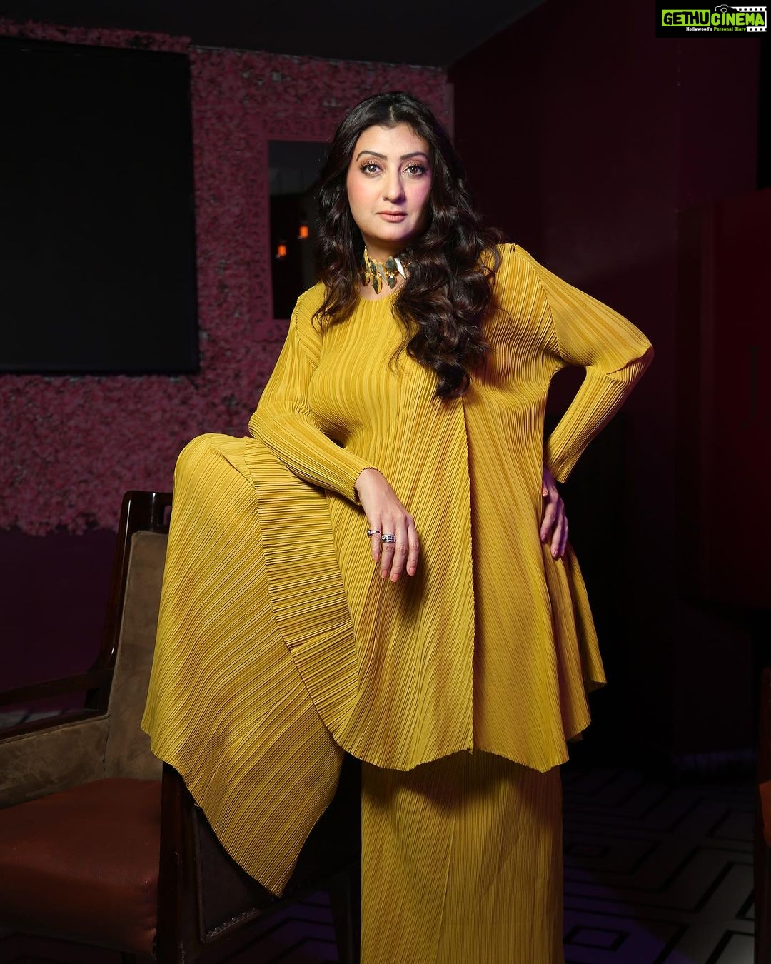 Juhi Parmar Instagram - Let the eyes show confidence, let your aura exude grace and remember as a woman there's nothing that can ever be unbeatable if you believe! #believe #believer #believeinyourself #standingtall Styled by: @ashnaamakhijani Outfit: @wanderlustbysahiba Neckpiece: @fashionjewellery_21 Location: @jlwamumbai Managed by: @brandnbuzz
