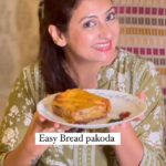 Juhi Parmar Instagram - Monsoon, garma garam chai aur kehte hain Pakode, hai ke nahi? Even though the monsoons are about to end, I thought let me enjoy a cheat day before the rain goes away! So its a cheat day and I’m making Mumbai’s famous Bread Pakoda. Try it out and make sure there’s an extra work out added in for the next two days! #cooking #cookingvideo #cookingathome #delicious #indianfood #breadpakora #reel #reelsindia #reelsinstagram #reelsinsta