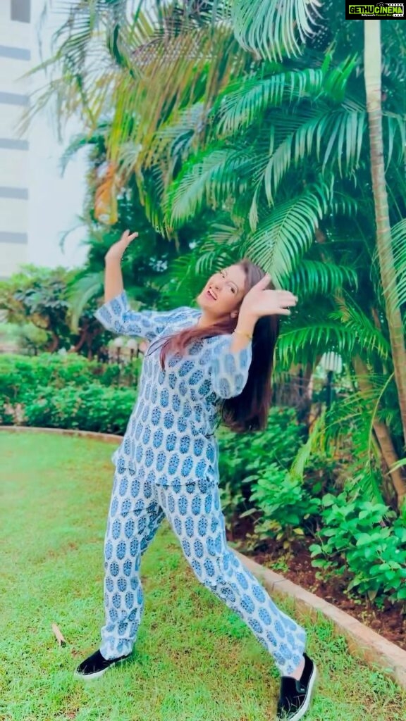 Juhi Parmar Instagram - Sometimes lyrics have that magic of connection and this is one song which has truly has such a connection….Main Albeli, Ghumo Akeli, Koi Pehli Hoon Main….anyone else relate to the lyrics? #bollywood #bollywoodsongs #reels #reel #reelsvideo #reelsinstagram