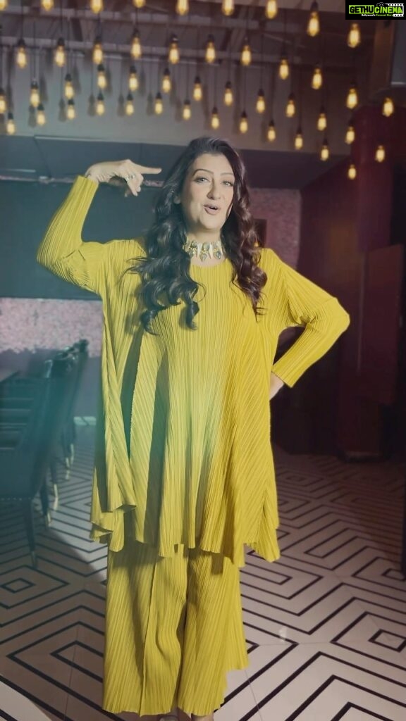 Juhi Parmar Instagram - Your captions and comments are so much fun so lets have some fun! You caption this post and I choose my favourite one and use it! Styled by: @ashnaamakhijani Outfit : @wanderlustbysahiba Neckpiece: @fashionjewellery_21 Location : @jlwamumbai #dance #fun #masti