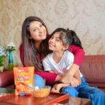 Juhi Parmar Instagram – Making time for my precious Samairra is always a priority, whether it’s cooking, reading, or enjoying a movie night. YiPPee! Pasta is the perfect snack for our special bonding time. Made with suji and no maida, it’s a healthy snack I trust. It’s not fried and has tasty corn too! YiPPee! Pasta is our family’s favorite snack. Create beautiful memories with your child and enjoy YiPPee! Pasta together. 🍜 @sunfeast_yippee