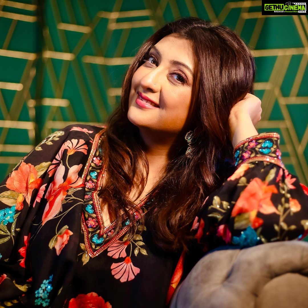 Juhi Parmar Instagram - No matter what the accessory remember nothing can be better than a smile! That shall always do the magic 😊 #selflove #selfcare #selflovequotes #smile #lookahead