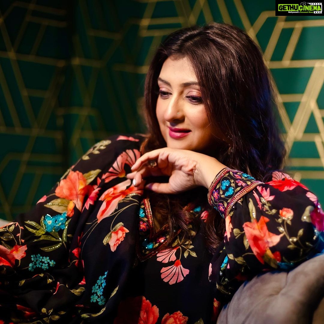 Juhi Parmar Instagram - No matter what the accessory remember nothing can be better than a smile! That shall always do the magic 😊 #selflove #selfcare #selflovequotes #smile #lookahead