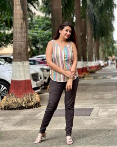 Juhi Parmar Instagram - The eyes see the dream, the will makes it happen! Believe in manifestation and create your own magic 🤞🏻
#manifest #youcan #beyou