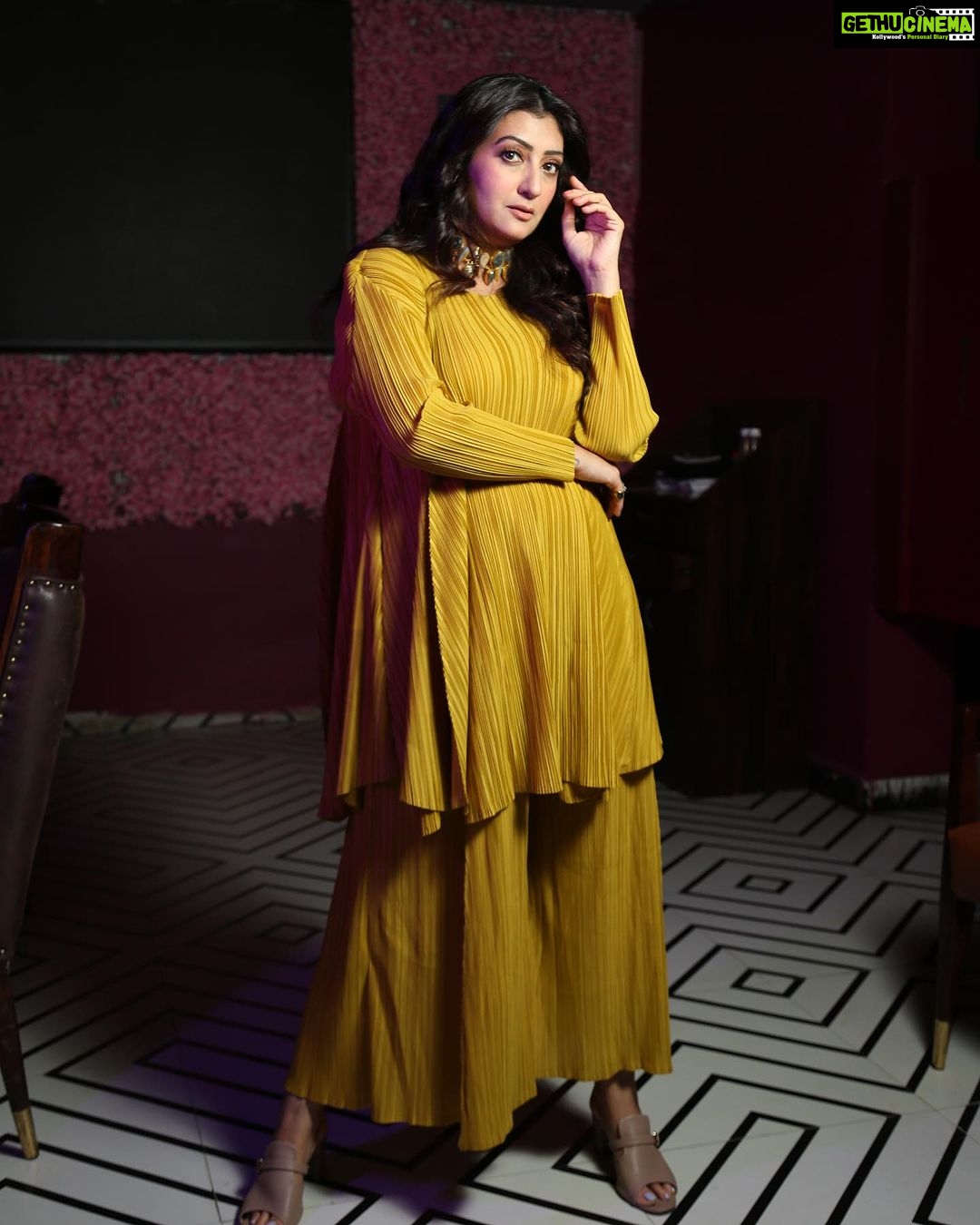 Juhi Parmar Instagram - Let the eyes show confidence, let your aura exude grace and remember as a woman there's nothing that can ever be unbeatable if you believe! #believe #believer #believeinyourself #standingtall Styled by: @ashnaamakhijani Outfit: @wanderlustbysahiba Neckpiece: @fashionjewellery_21 Location: @jlwamumbai Managed by: @brandnbuzz