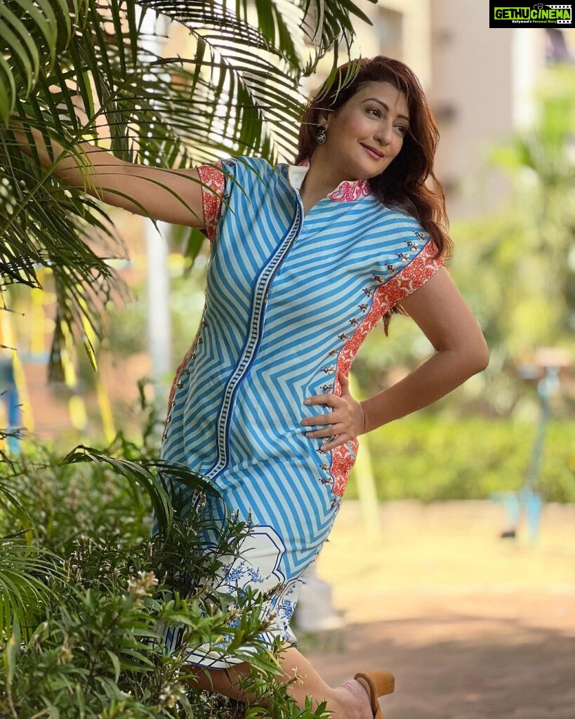 Juhi Parmar Instagram - There can never be any blues when you choose the side of positivity! #NoTuesdayBlues #bepositive #shineon #positivity