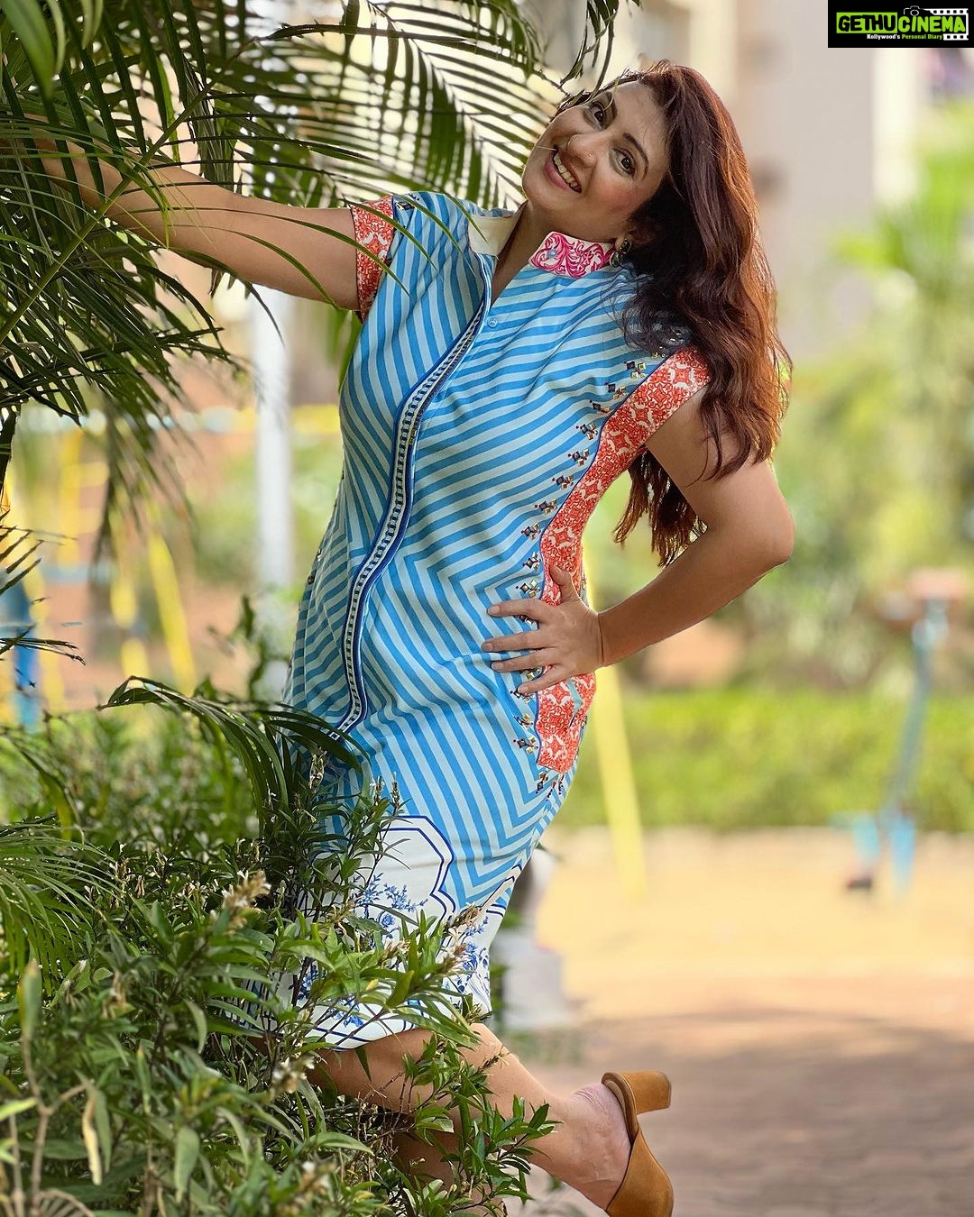Juhi Parmar Instagram - There can never be any blues when you choose the side of positivity! #NoTuesdayBlues #bepositive #shineon #positivity