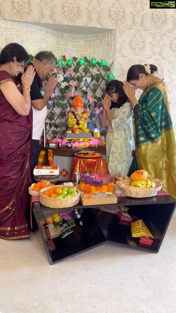 Juhi Parmar Instagram - Ganpati Bappa Morya 🙏 You are our most special promise as we wait for this time of the year to welcome you home! The positivity, the warmth, the excitement and the memories you bring are all precious! Welcoming you back once again at the Parmar household 🙏 #ganpatiwithparmars #ganeshchaturthi #ganesh #ganpatibappamorya #reels #reel #reelsinstagram #reelitfeelit